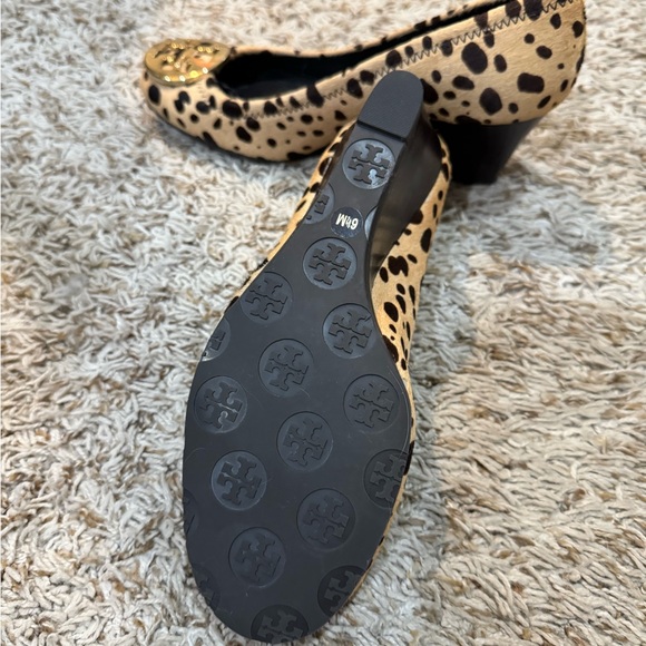 Tory Burch Animal Print Wedges size 6.5 - Picture 4 of 4